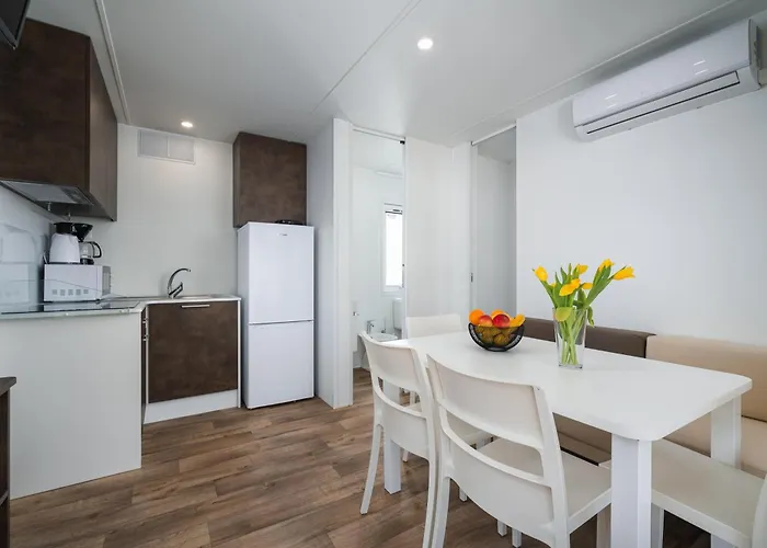 אתר קמפינג Mobile Homes Adriamar - Fkk Nudist Solaris פורץ